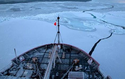 Arctic research cruise on USCG cutter Healy. (Mathis/NOAA)