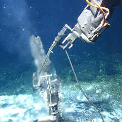 sampling fluid at hydrothermal vent