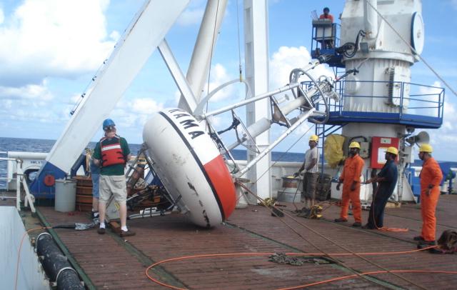 photo of the deployment of the RAMA BOBOA mooring